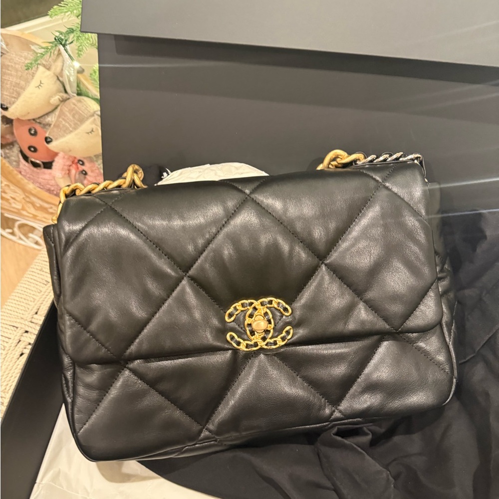 Chanel 19 black new in box and dust bag - Picture 5 of 13